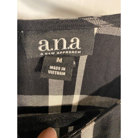 A.N.A. Boho Top Womens Sz Med Black Plaid Rayon Wide Sleeve Tiered Peplum Button - Picture 3 of 5